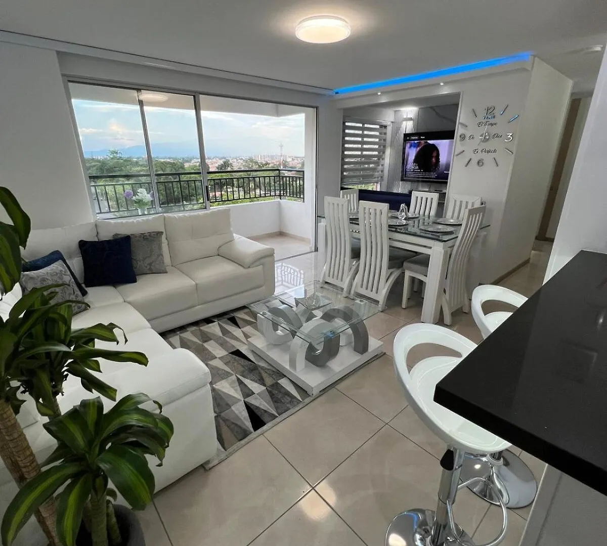 Apartment In Prados Del Norte Cali